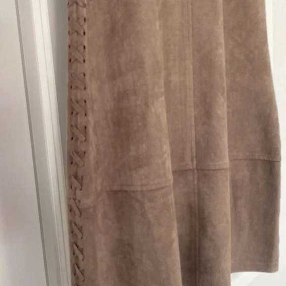 Lord and Taylor Design Lab suede short sleeve dress size medium tan scoop neck - Picture 4 of 7